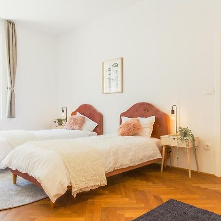 Top Location City Centre Condo In Historic Building With Free Garage Parking Ljubljana Extérieur photo