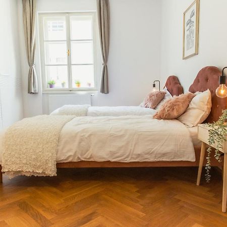 Top Location City Centre Condo In Historic Building With Free Garage Parking Ljubljana Extérieur photo