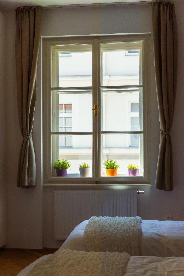 Top Location City Centre Condo In Historic Building With Free Garage Parking Ljubljana Extérieur photo