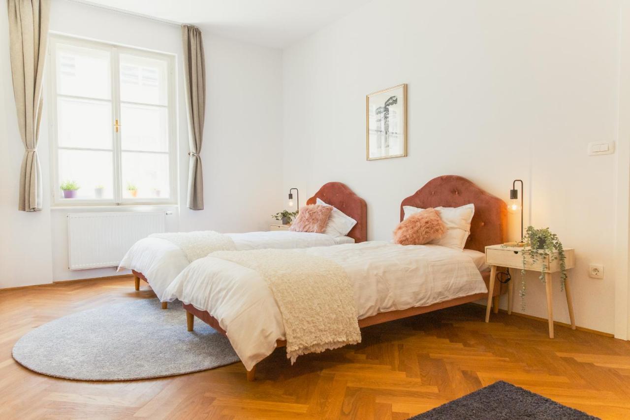 Top Location City Centre Condo In Historic Building With Free Garage Parking Ljubljana Extérieur photo