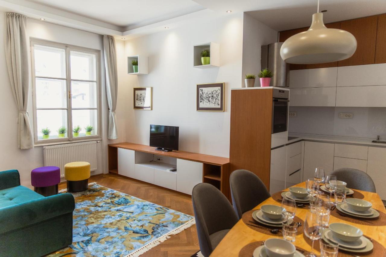 Top Location City Centre Condo In Historic Building With Free Garage Parking Ljubljana Extérieur photo