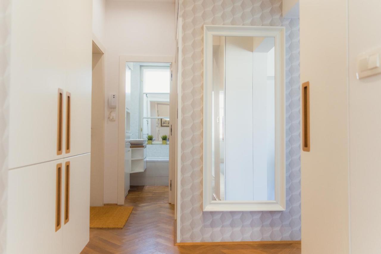 Top Location City Centre Condo In Historic Building With Free Garage Parking Ljubljana Extérieur photo
