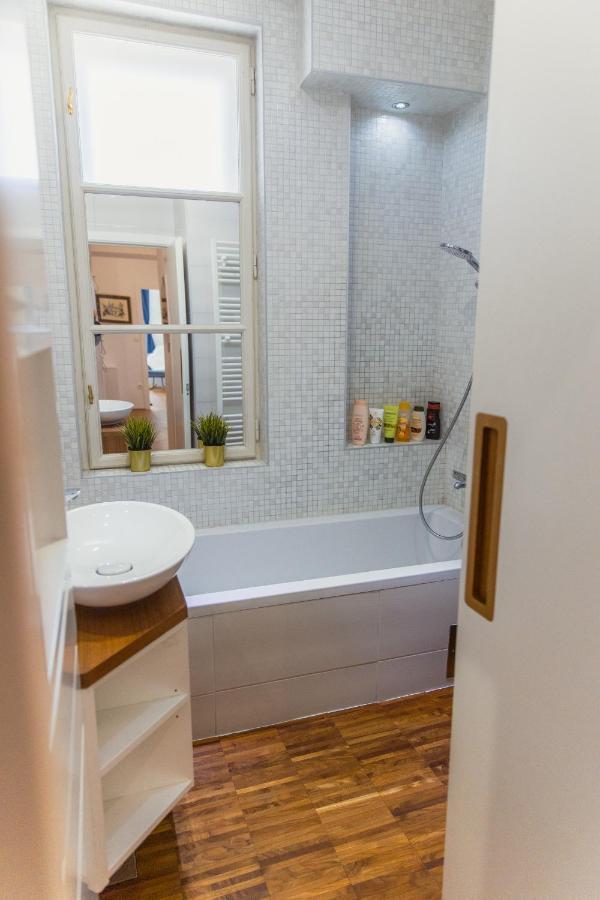 Top Location City Centre Condo In Historic Building With Free Garage Parking Ljubljana Extérieur photo